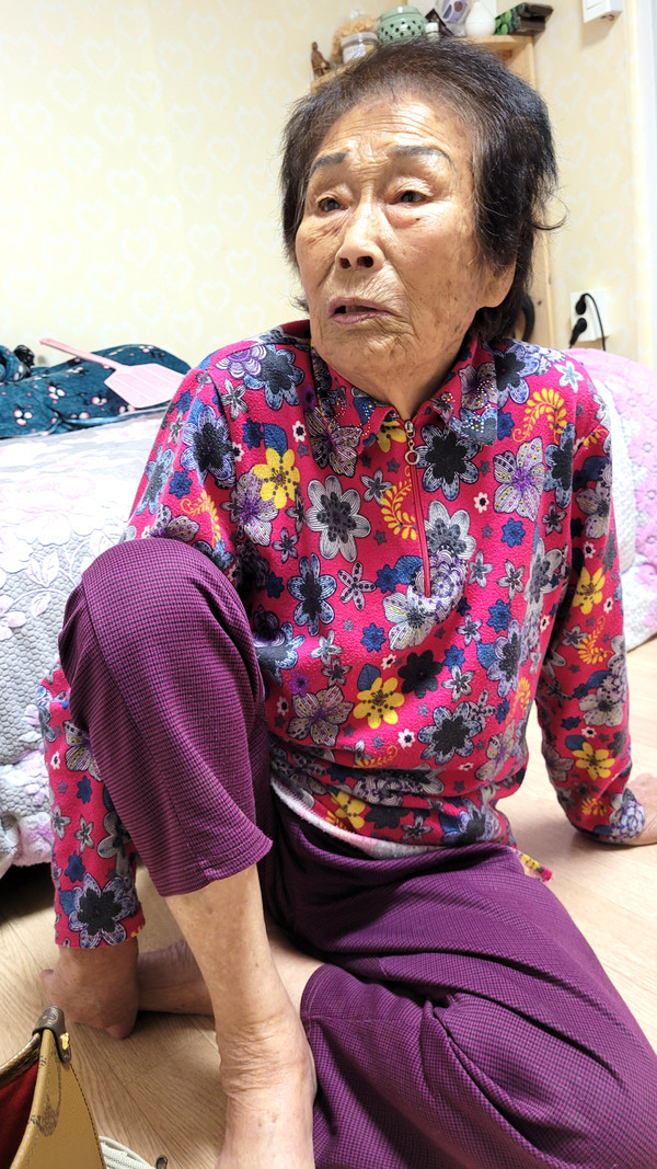 ▲아흔다섯 노구에도 까랑까랑한 목소리로 일본 전범기업 미쓰비시의 강제노역에 대해 사과와 배상을 받아내겠다고 다짐하는 양금덕 할머니