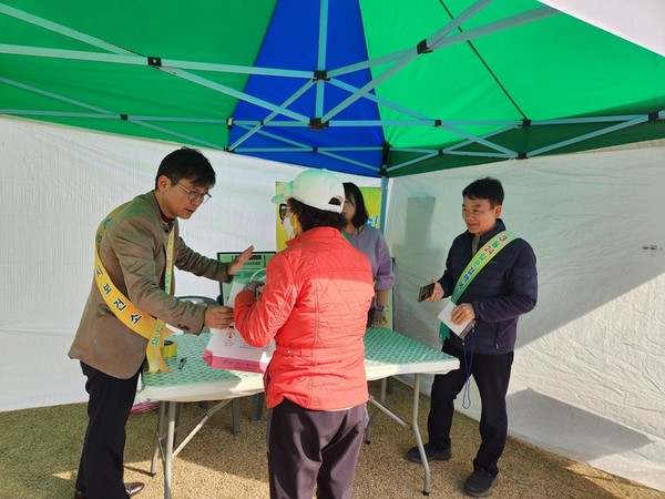 ▲ 여수시는 지난 16일에는 웅천친수공원에서 결핵 예방 홍보을 펼치고 있다.